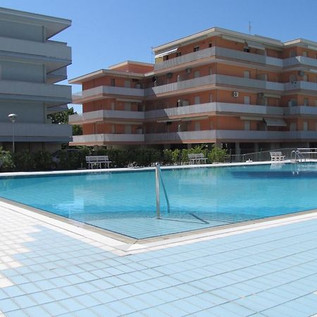 Experience Comfort By The Pool - Beahost Apartment Bibione Exterior photo