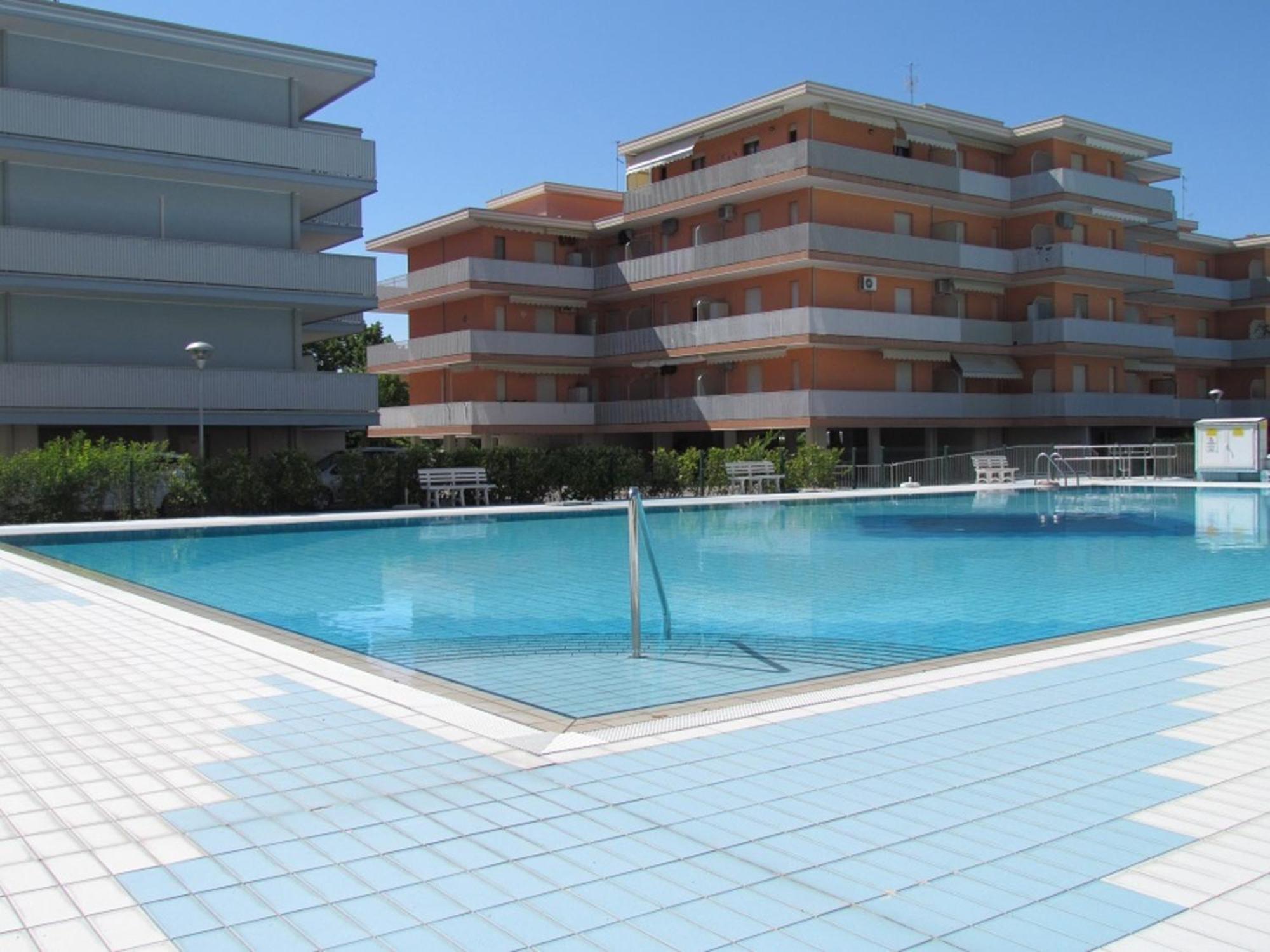 Experience Comfort By The Pool - Beahost Apartment Bibione Exterior photo