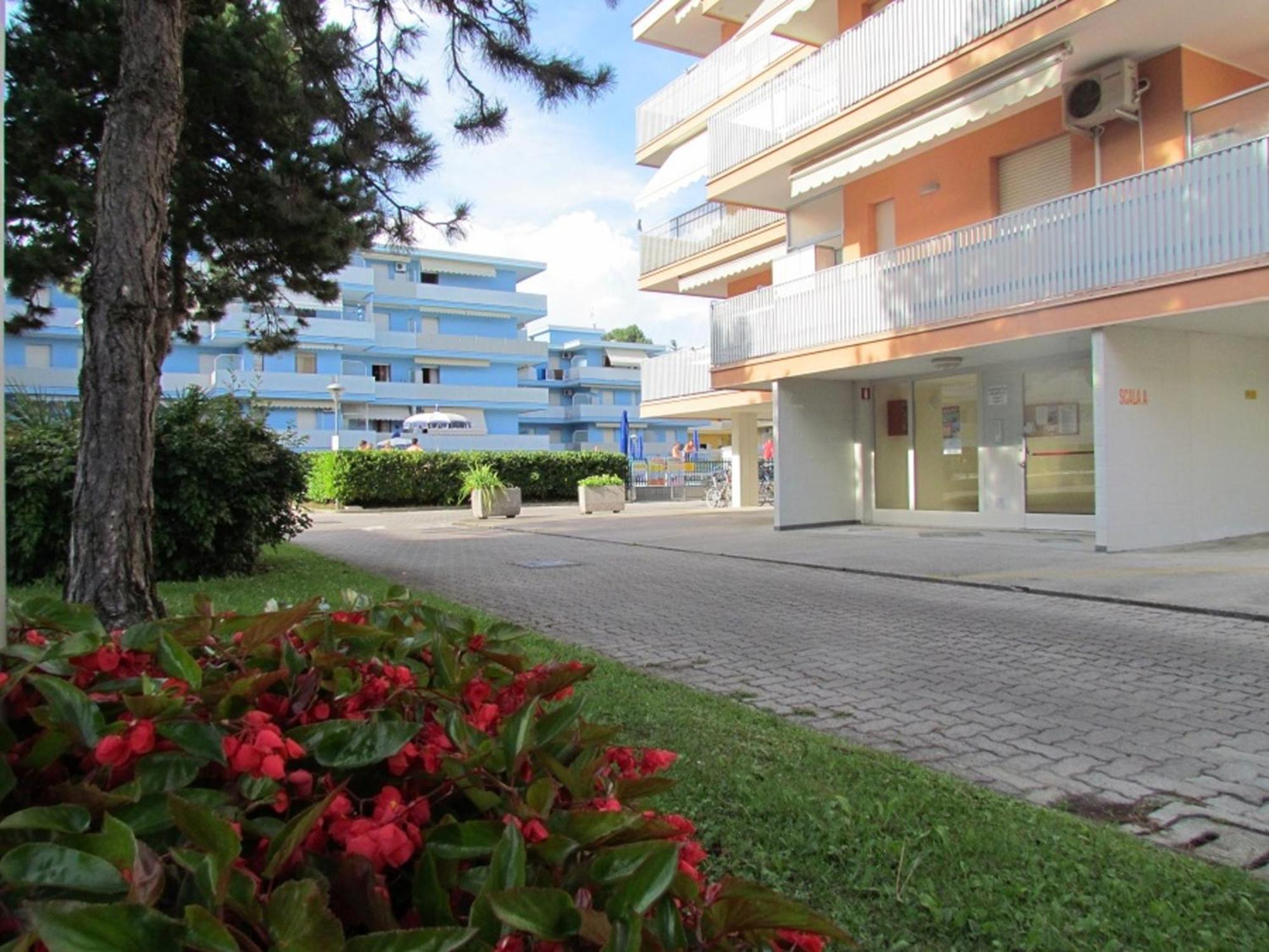 Experience Comfort By The Pool - Beahost Apartment Bibione Exterior photo